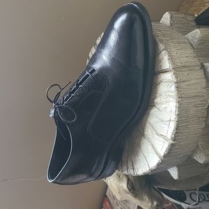 Men's Crown imperial leather black dress shoe in great condition